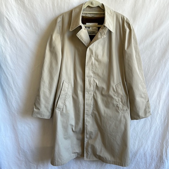 London Fog vintage classic beige coat with zip-in cold weather liner, 42 Reg